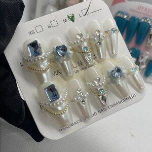 M size custom Elegant Pearl and Gem Nail Set